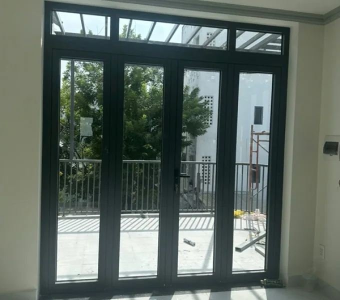 Cửa kính sắt nhà phố