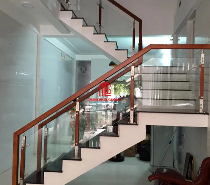 Kính cường lực cầu thang