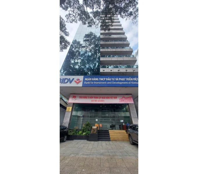 Thi công kính cường lực ngân hàng BIDV