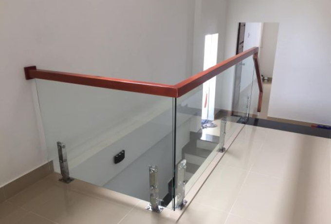 Cầu Thang Kính: Bí Quyết Tạo Không Gian Sống Hiện Đại Và Tinh Tế