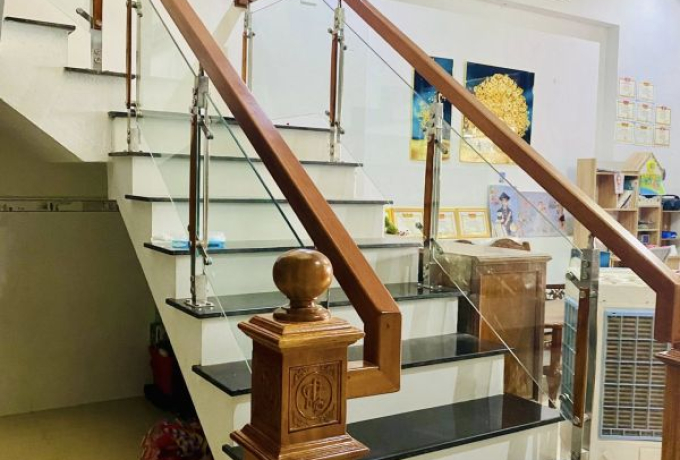 Làm Cầu Thang Kính Tại Hóc Môn | Giá Rẻ, Chất Lượng