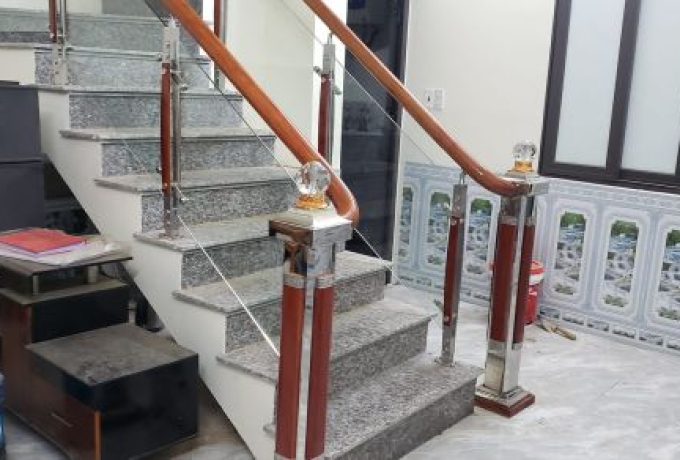 Đơn Vị Làm Cầu Thang Kính Tại Quận 4 | Giá Rẻ, Thi Công Nhanh