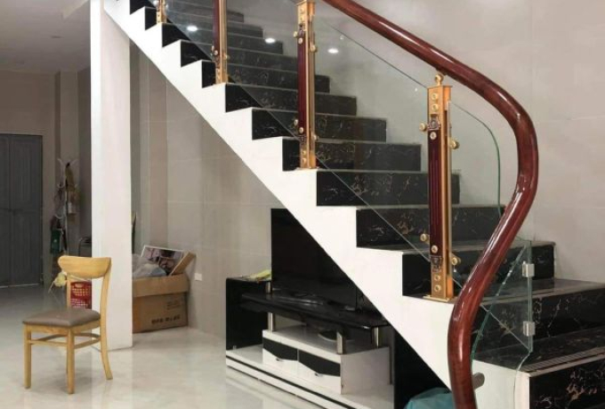 Làm Cầu Thang Kính Tại Quận 5, Thi Công Nhanh Giá Tốt
