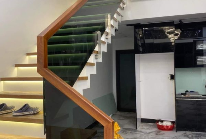 Làm Cầu Thang Kính Tại Cần Giờ | Đẹp, Bền, Giá Hợp Lý