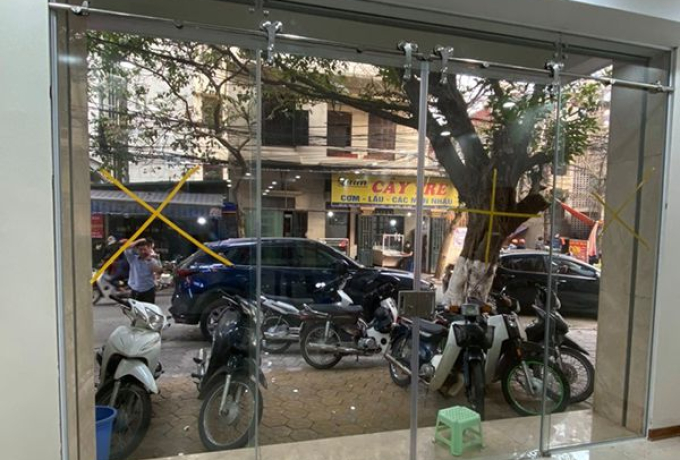 Làm Cửa Kính Cường Lực Tại Quận 1 | Thi Công Chuẩn – Uy Tín 