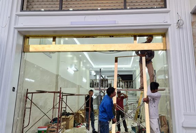Làm Cửa Kính Cường Lực Tại Quận Tân Bình | Thi Công Uy Tín 