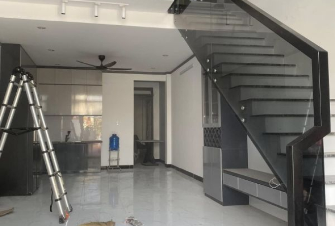 Làm Cầu Thang Kính Tại Quận 8 | Thi Công Chuyên Nghiệp, Giá Rẻ