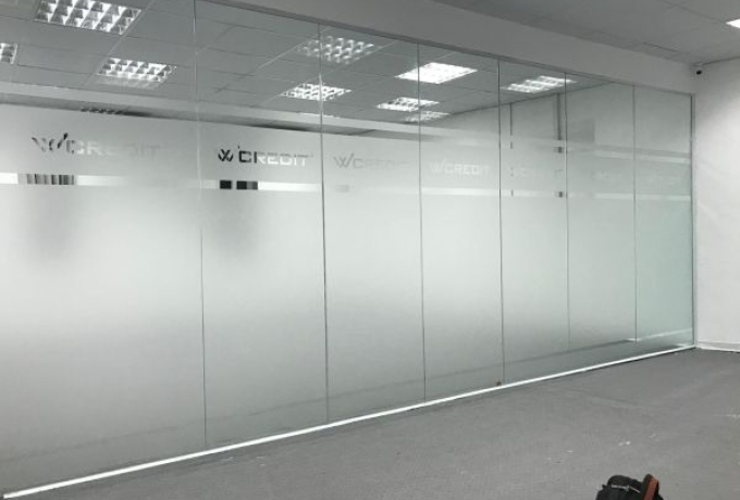 Làm Vách Kính Cường Lực Quận 10 | Thi Công Chuyên Nghiệp, Giá Rẻ
