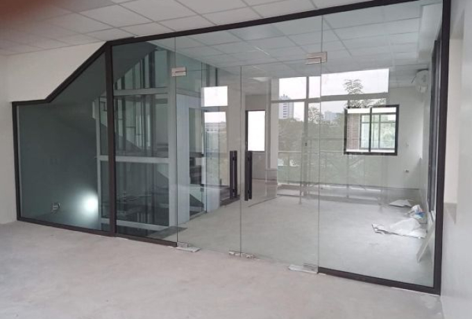 Làm Vách Kính Cường Lực Quận 4 Cho Mọi Công Trình
