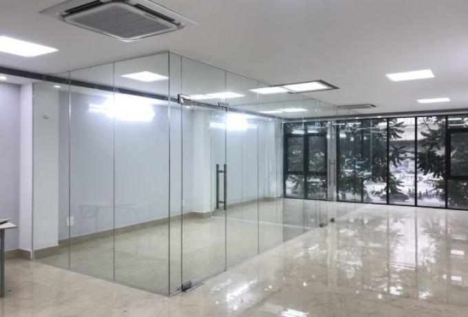 Làm Vách Kính Cường Lực Quận 6 | Phù Hợp Nhà Phố, Xưởng, Cửa Hàng
