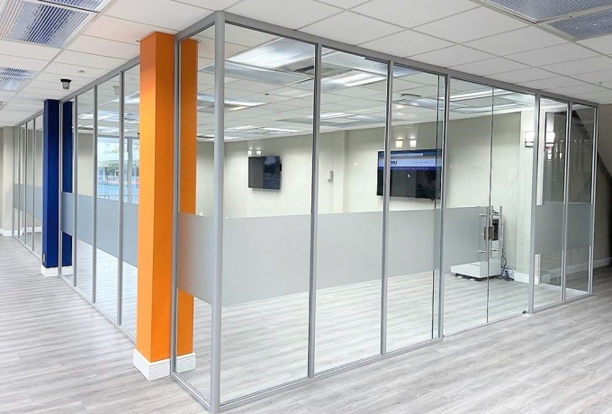 Làm Vách Ngăn Nhôm Kính Tại Tân Bình | Thi Công Nhanh Chóng