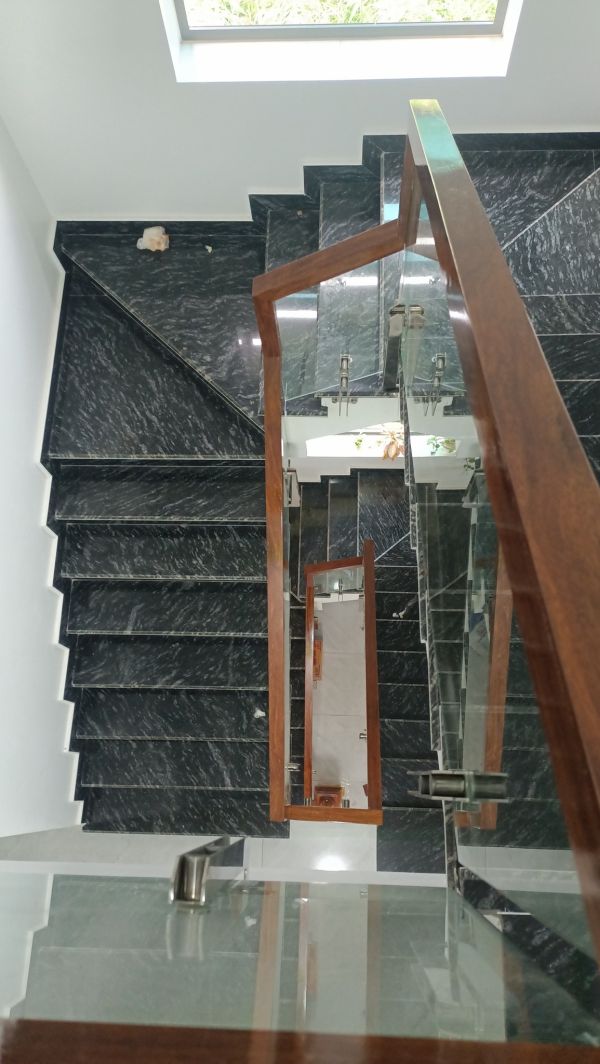 Làm cầu thang kính chất lượng cao tại Củ Chi TPHCM