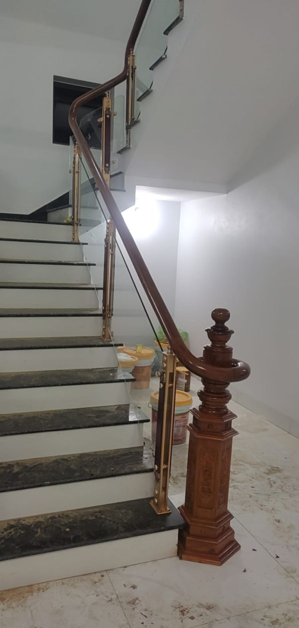 làm cầu thang kính tại quận 1