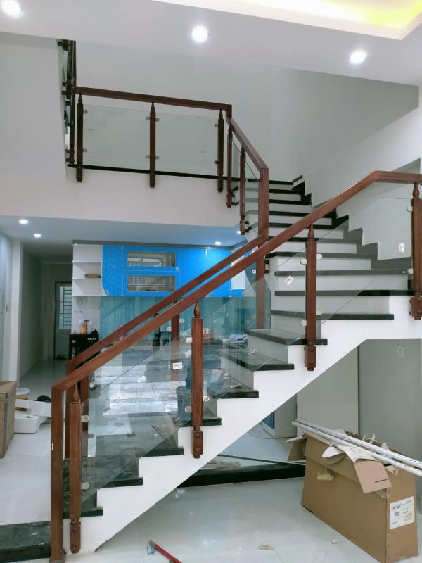 mẫu cầu thang kính đẹp