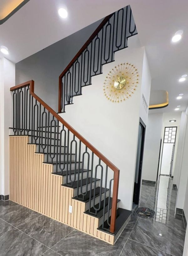 cầu thang sắt tay vịn gỗ