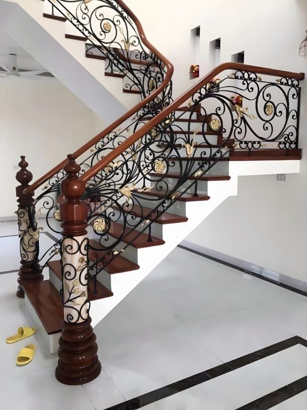 cầu thang sắt nghệ thuật tại quận 6