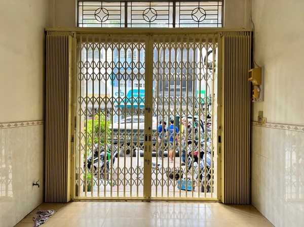 cửa kéo sắt