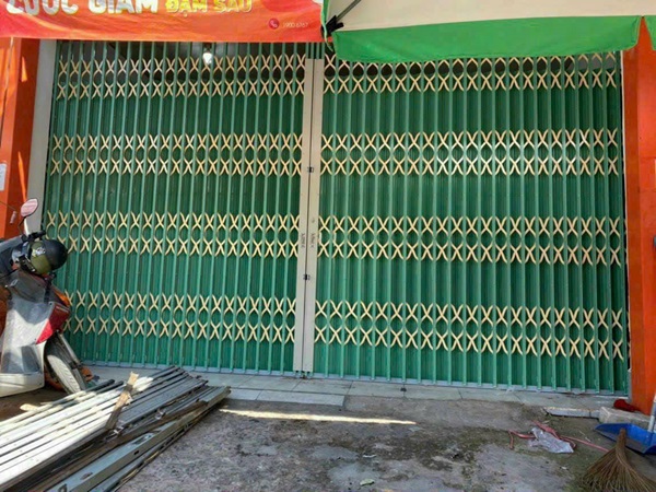 cửa kéo sắt có lá