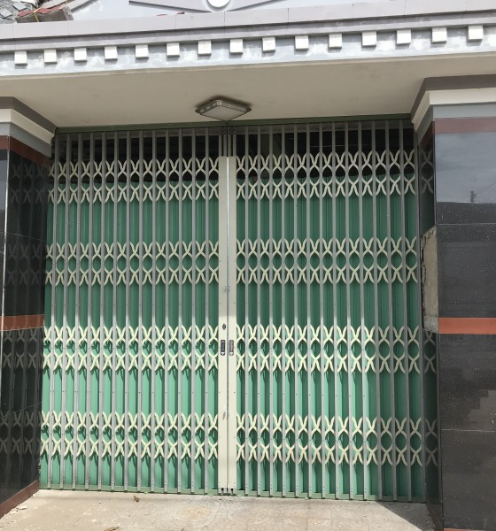 cửa kéo sắt có lá