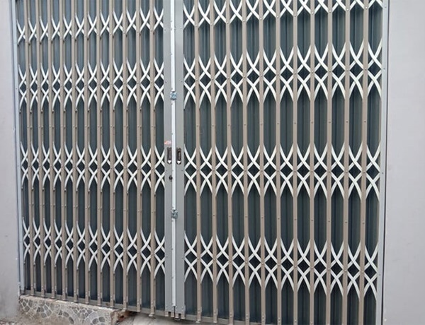 cửa kéo sắt có lá