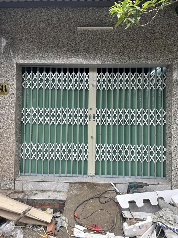 cửa kéo sắt có lá
