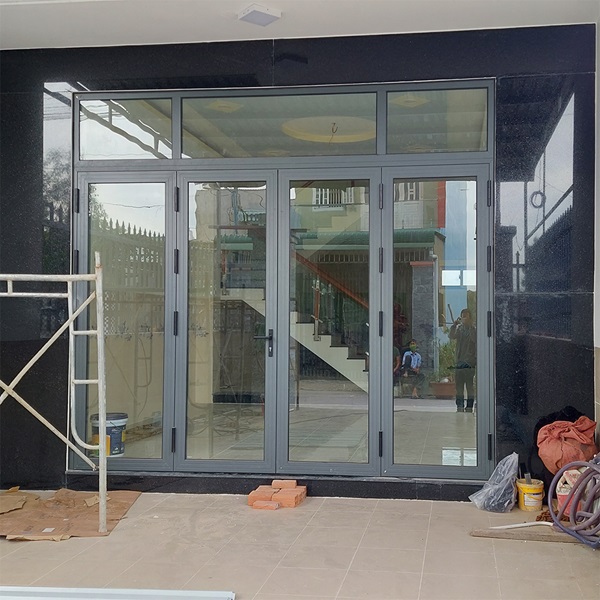 cửa nhôm kính nhà phố