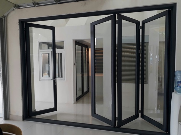 cửa nhôm kính văn phòng