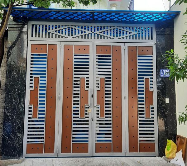 cửa sắt hộp truyền thống