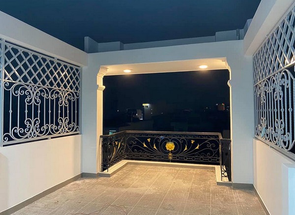 khung sắt bảo vệ