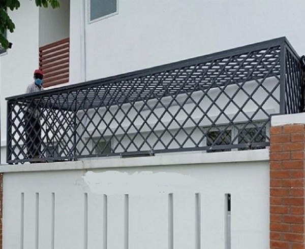 khung sắt bảo vệ sân thượng