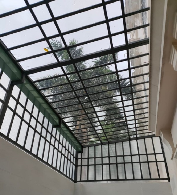khung sắt bảo vệ ban công