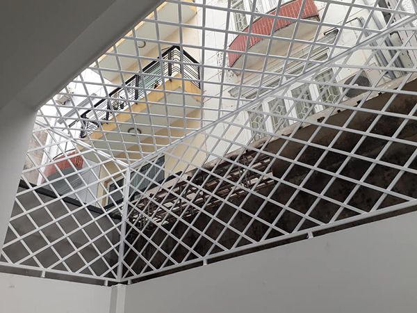 khung sắt bảo vệ nhà bè