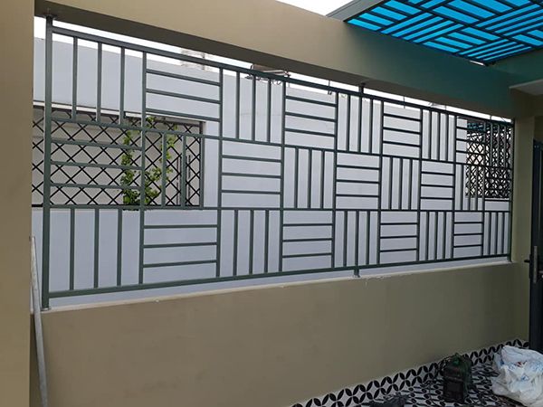 khung sắt bảo vệ 