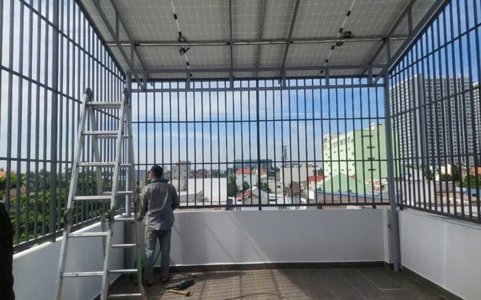 khung sắt bảo vệ sân thượng