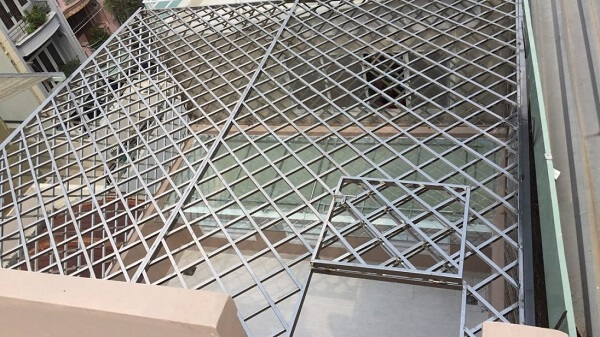 khung sắt bảo vệ chịu lực