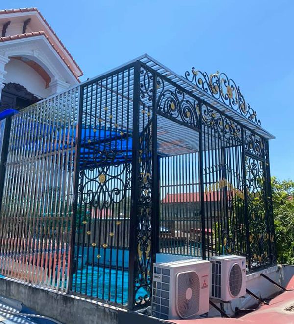 khung sắt bảo vệ sân thượng