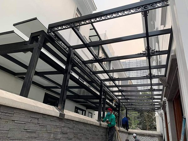 khung sắt bảo vệ kết hợp kính