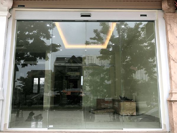 cửa kính cường lực