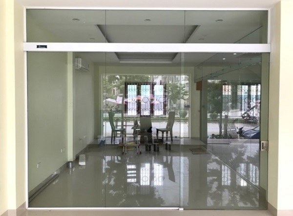 làm cửa kính cường lực quận 3
