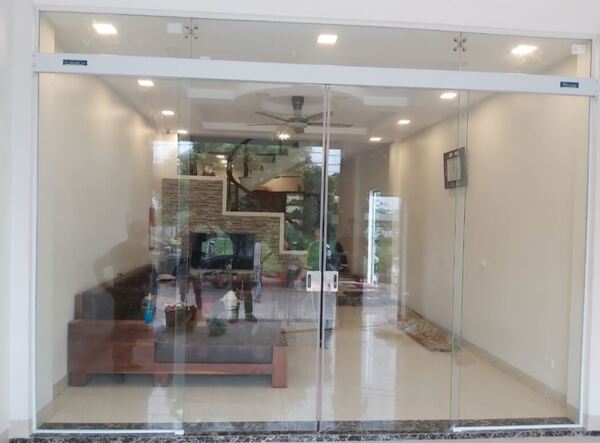 cửa kính cường lực gia đình