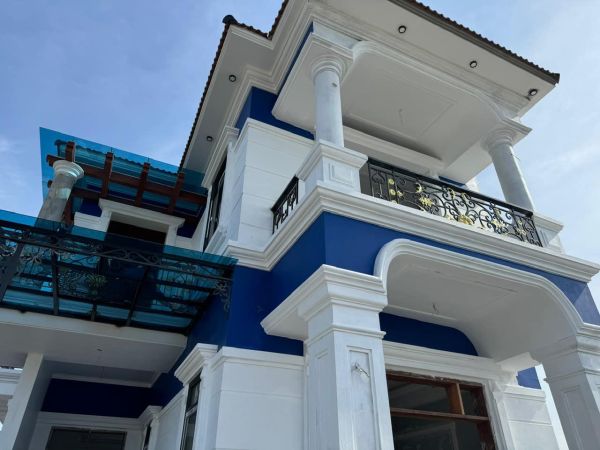 lan can sắt nhà phố