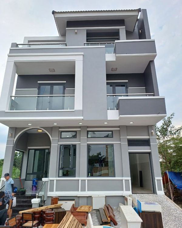 lan can ban công kính cường lực