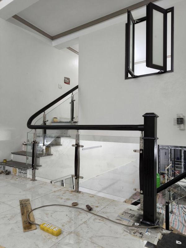 thi công lan can kính cường lực