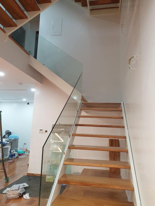 làm lan can kính tại quận 1