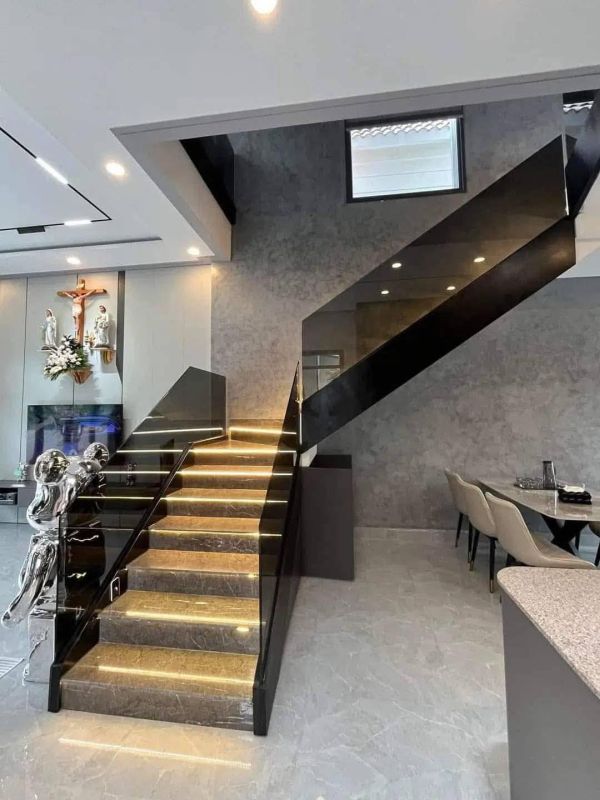 lan can kính cường lực cầu thang