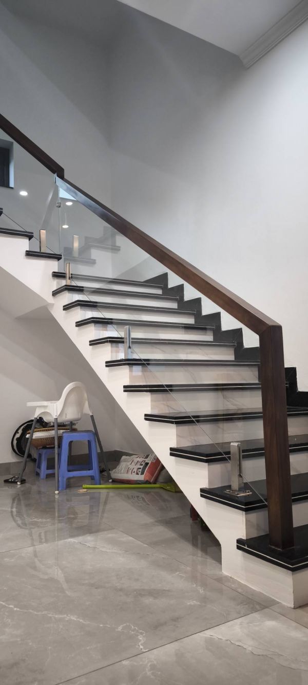 lan can kính cường lực