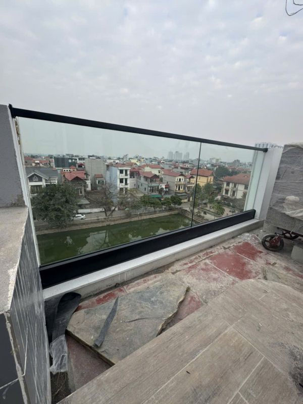 làm lan can kính tại quận 7