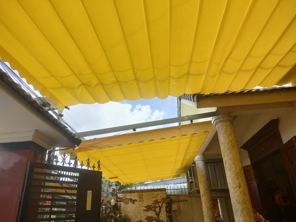mái xếp di động màu vàng