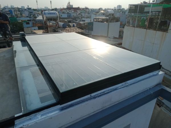 mái kính giếng trời