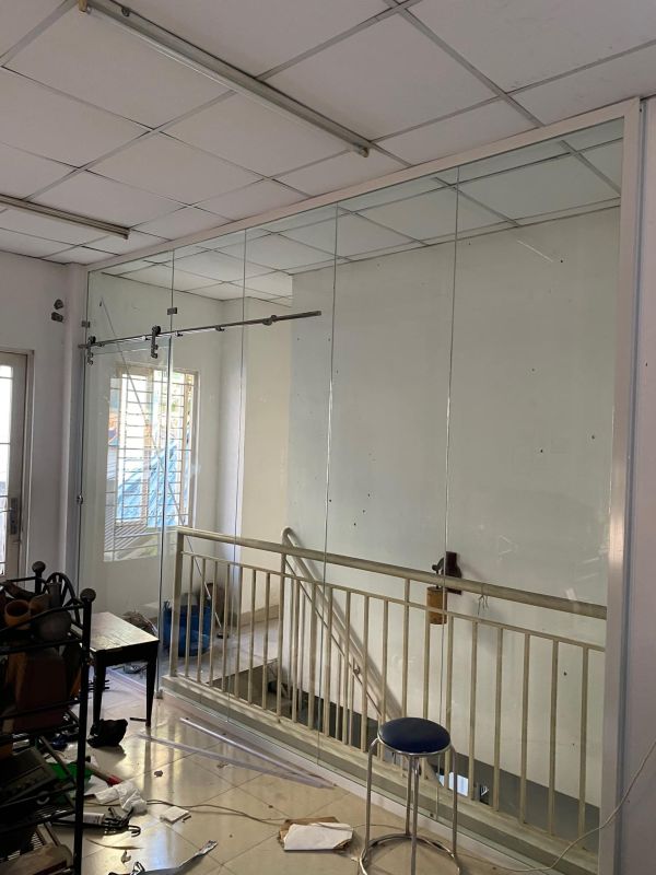 làm vách kính cường lực tại bình tân